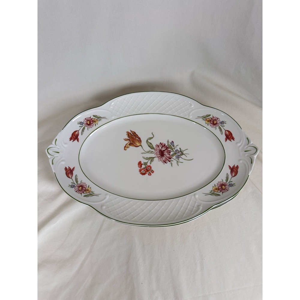 Tulipe by VILLEROY & BOCH ‎ 14" Oval Serving Platter In Excellent Condition!